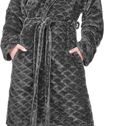 Women’s plush fleece kimono robe with pockets in light pink, knee-length cozy bathrobe