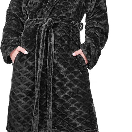 Women’s plush fleece kimono robe with pockets in light pink, knee-length cozy bathrobe