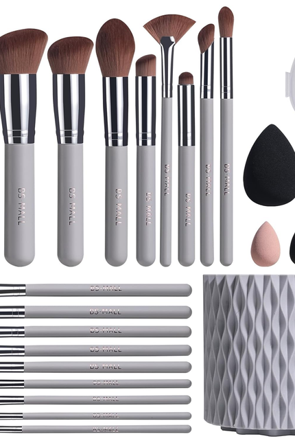  Makeup Brushes Premium Synthetic Foundation Powder Concealers Eye Shadows 18 Pc