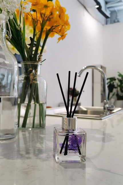 Reed Diffuser Set with Sticks Lavender Aromatherapy Oil Scent Diffuser for Home 