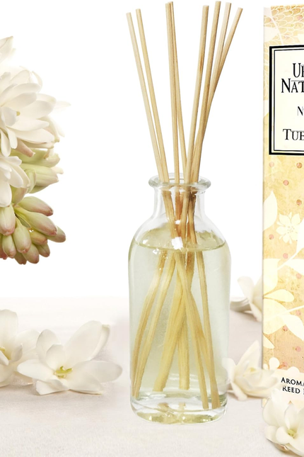 Crisp White Linen Reed Diffuser Gift Set | with Citrus, Ozone, Ylang-Ylang, Lili