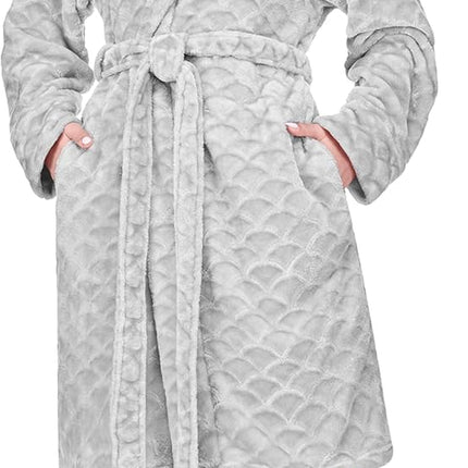 Women’s plush fleece kimono robe with pockets in light pink, knee-length cozy bathrobe